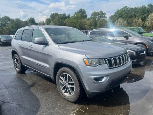 Used 2018 Jeep Grand Cherokee Laredo RWD image 5