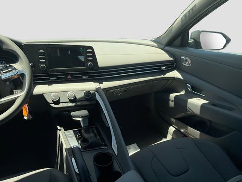 New 2026 Hyundai Elantra SE FWD image 15