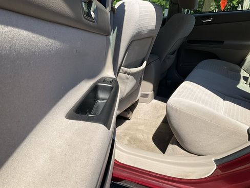 Used 2005 Toyota Camry FWD image 14