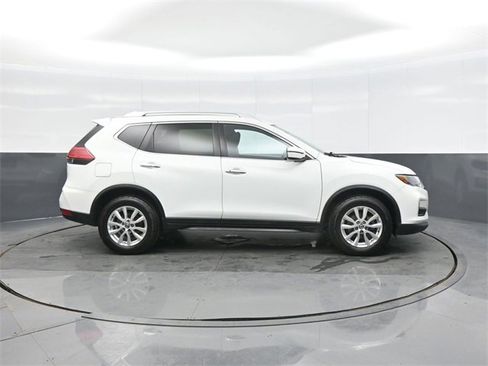 Used 2017 Nissan Rogue SV image 8