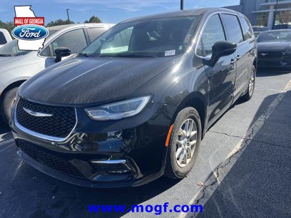 Used 2024 Chrysler Pacifica Touring-L