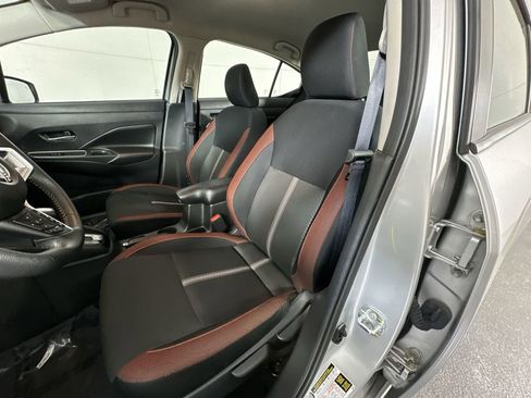 Used 2025 Nissan Versa SR FWD image 11