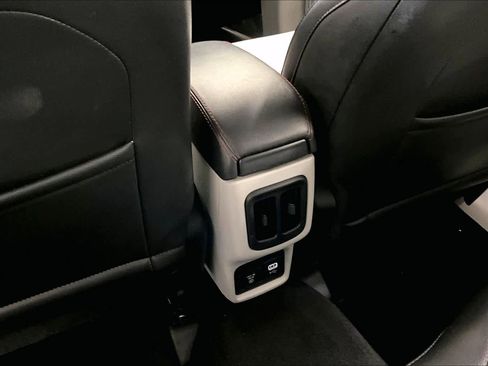 Used 2019 Jeep Compass Limited image 36