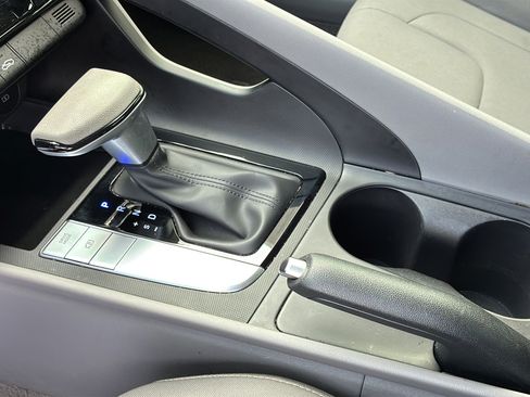 Used 2024 Hyundai Elantra SEL FWD image 23