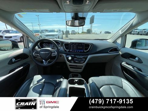 Used 2024 Chrysler Pacifica Touring-L FWD image 28