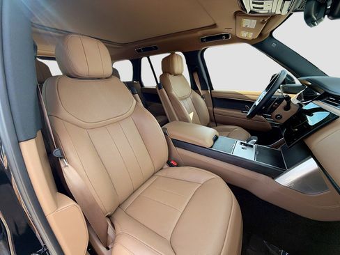 Used 2025 Land Rover Range Rover SE image 16