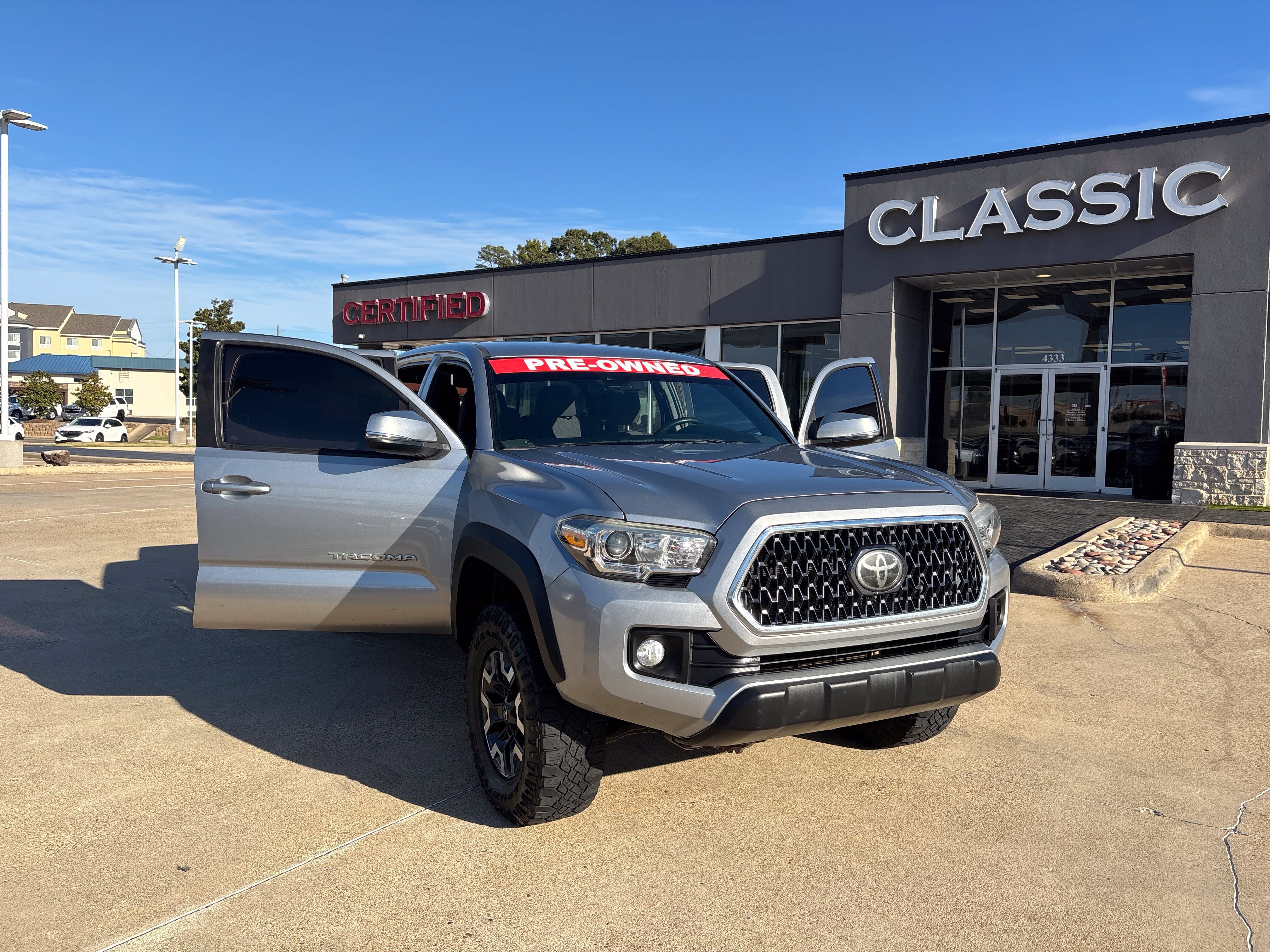 Used 2019 Toyota Tacoma TRD Off-Road w/ Technology Package AWD/4WD image 15