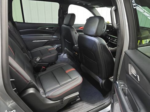 Used 2026 Chevrolet Traverse RS AWD/4WD image 18