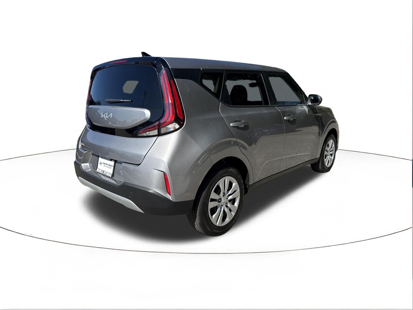 Used 2025 Kia Soul LX FWD image 3