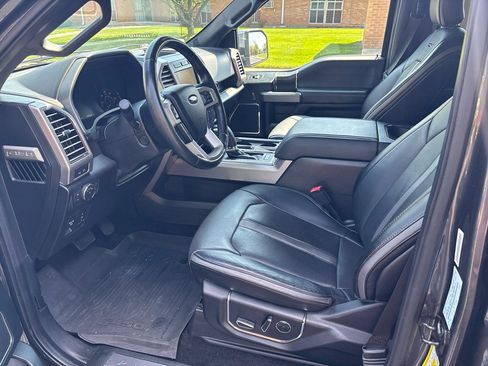 Used 2018 Ford F150 Platinum w/ Equipment Group 701A Luxury image 11