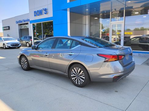 Used 2024 Nissan Altima 2.5 SV FWD image 10