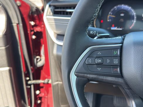 Used 2024 Jeep Grand Cherokee Limited w/ Luxury Tech Group II AWD/4WD image 35