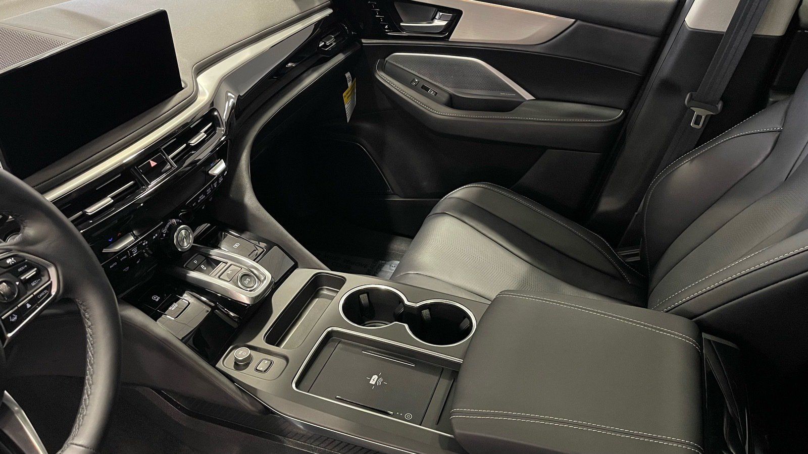 Used 2025 Acura MDX w/ Technology Package FWD image 28