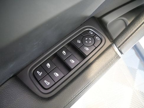 Used 2023 Porsche Cayenne AWD/4WD image 16