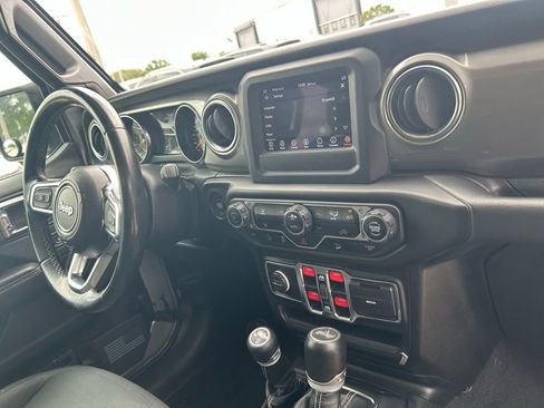 Used 2020 Jeep Wrangler Unlimited Sahara AWD/4WD image 36