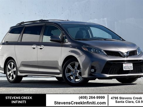 Used 2018 Toyota Sienna SE image 1