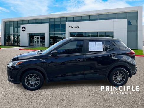 Used 2021 Nissan Kicks S FWD image 4