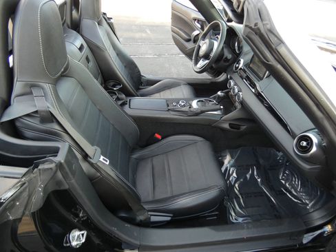 Used 2017 FIAT 124 Spider Lusso image 23