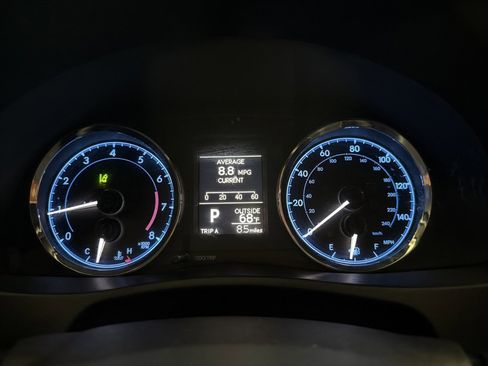 Used 2017 Toyota Corolla LE image 18