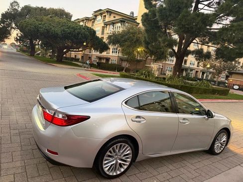Used 2013 Lexus ES 350 w/ Luxury Pkg FWD image 17