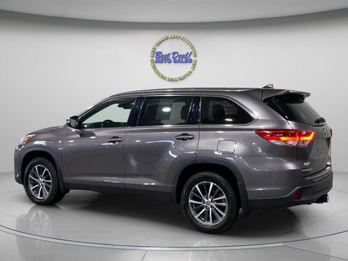 Used 2019 Toyota Highlander XLE AWD/4WD image 4