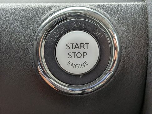 Used 2024 Nissan Armada SL w/ Captain's Chairs Package image 30