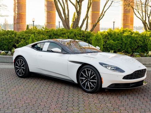 Used 2019 Aston Martin DB11 Coupe image 39