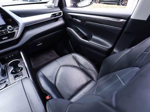 Used 2020 Toyota Highlander Platinum AWD/4WD image 26