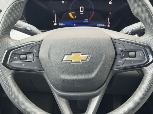Used 2025 Chevrolet Trax LT FWD image 27