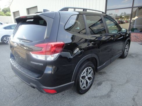 Used 2021 Subaru Forester Premium AWD/4WD image 4