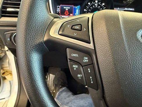 Used 2019 Ford Fusion SE FWD image 19