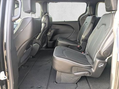 New 2026 Chrysler Pacifica Limited image 16