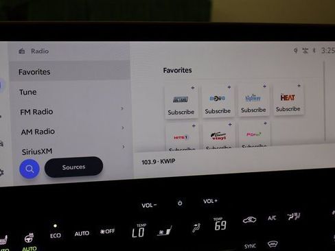 Used 2024 Toyota bZ4X Limited image 23