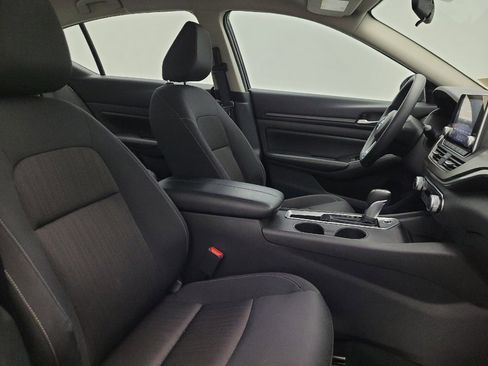 Used 2025 Nissan Altima 2.5 SV FWD image 21