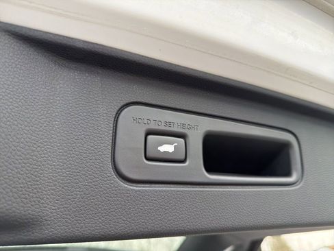 Certified 2023 Honda Pilot Touring image 24