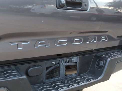 Used 2020 Toyota Tacoma SR w/ SR Convenience Package RWD image 5