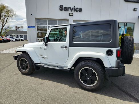 Used 2015 Jeep Wrangler Sahara w/ Dual Top Group AWD/4WD image 10