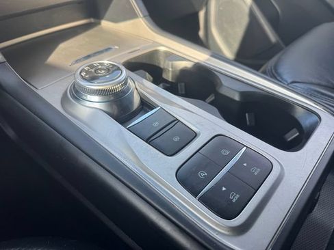 Used 2021 Ford Explorer XLT RWD image 19