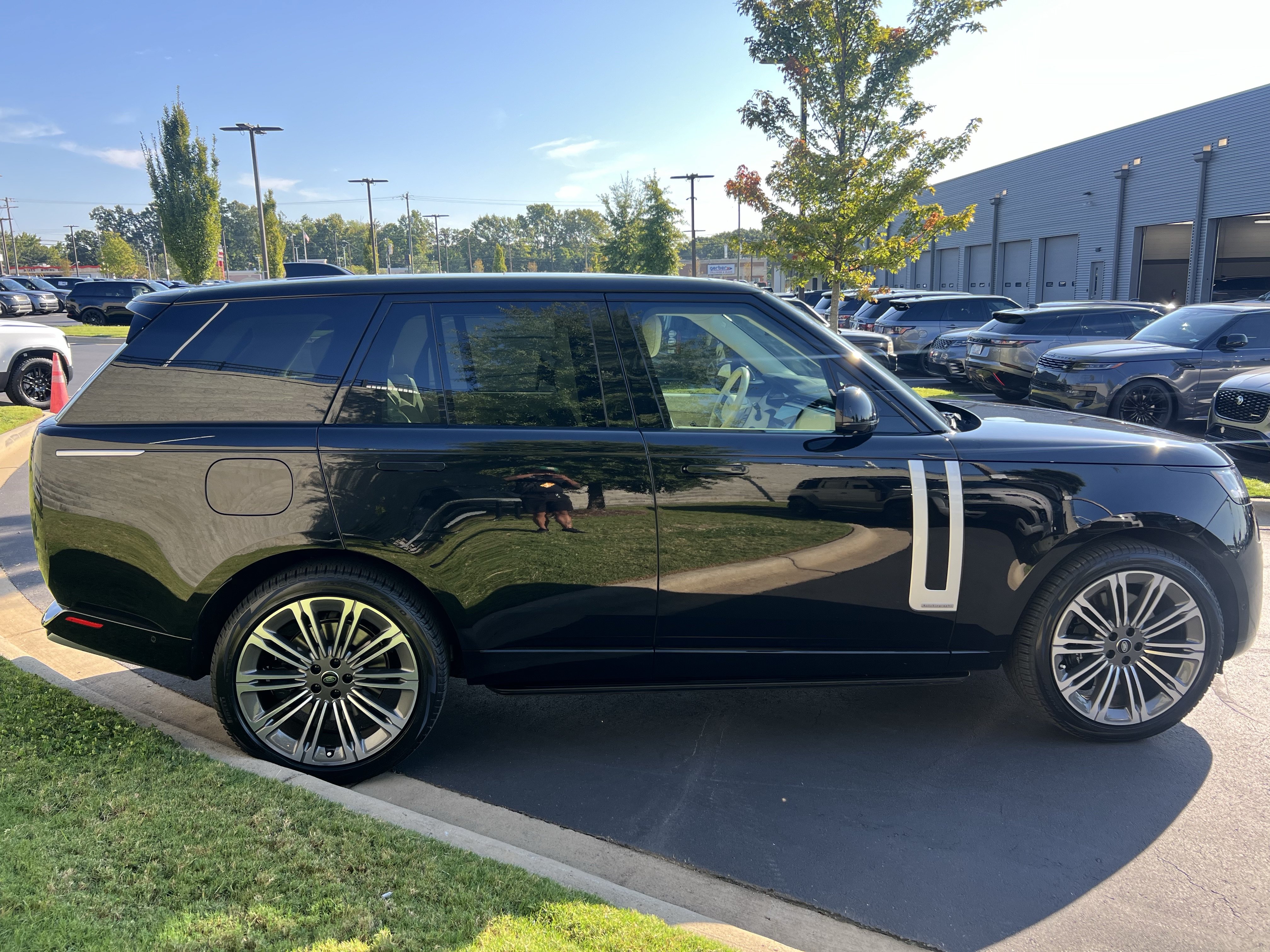 Certified 2024 Land Rover Range Rover Autobiography AWD/4WD image 8