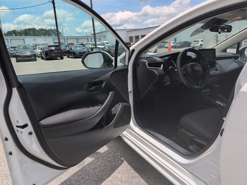 Used 2022 Toyota Corolla LE FWD image 10