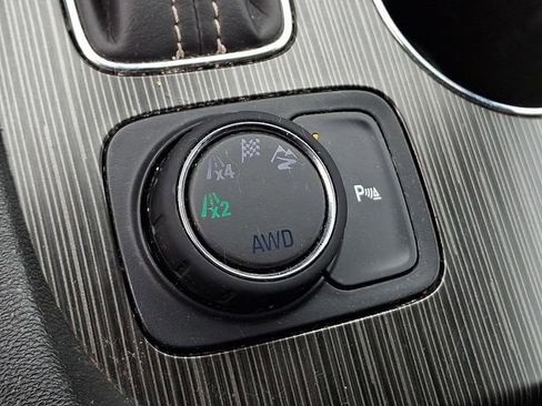 Used 2018 GMC Acadia SLT image 26