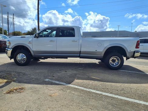 Used 2019 RAM 3500 Laramie image 22