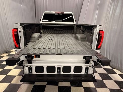 Used 2024 GMC Sierra 3500 AT4 w/ AT4 Premium Plus Package AWD/4WD image 9