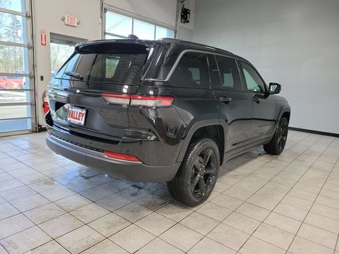 New 2026 Jeep Grand Cherokee Limited w/ Limited Altitude Package AWD/4WD image 5