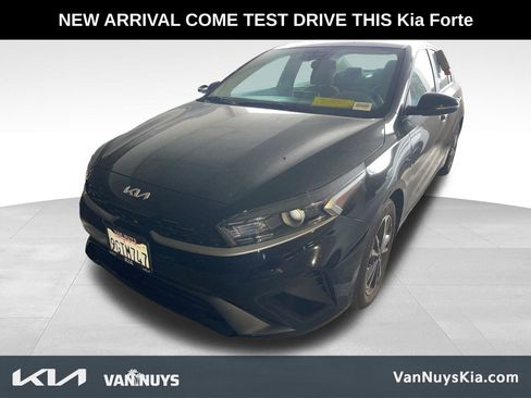 Used 2023 Kia Forte LXS w/ LXS Technology Package image 2