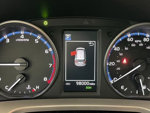 Used 2018 Toyota RAV4 XLE image 28