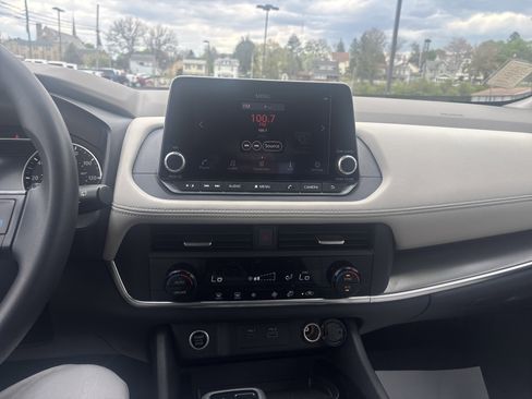 Used 2023 Nissan Rogue SV AWD/4WD image 24