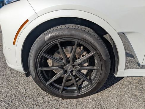 Used 2023 BMW X7 xDrive40i w/ Premium Package AWD/4WD image 18