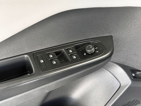 Used 2024 Volkswagen Taos SE image 23