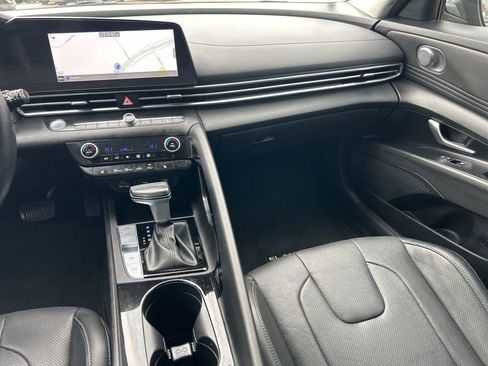 Used 2022 Hyundai Elantra Limited image 19
